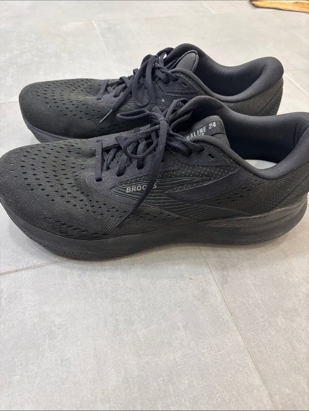 Brooks Men's Black Low-Profile Running Shoes